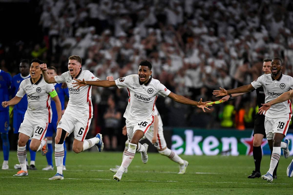 清晨荷甲焦点战,巴黎圣日耳曼远射贴柱,信心回归,赛程密集仍需轮换 清晨荷甲焦点战,巴黎圣日耳曼远射贴柱,信心回归,赛程密集仍需轮换