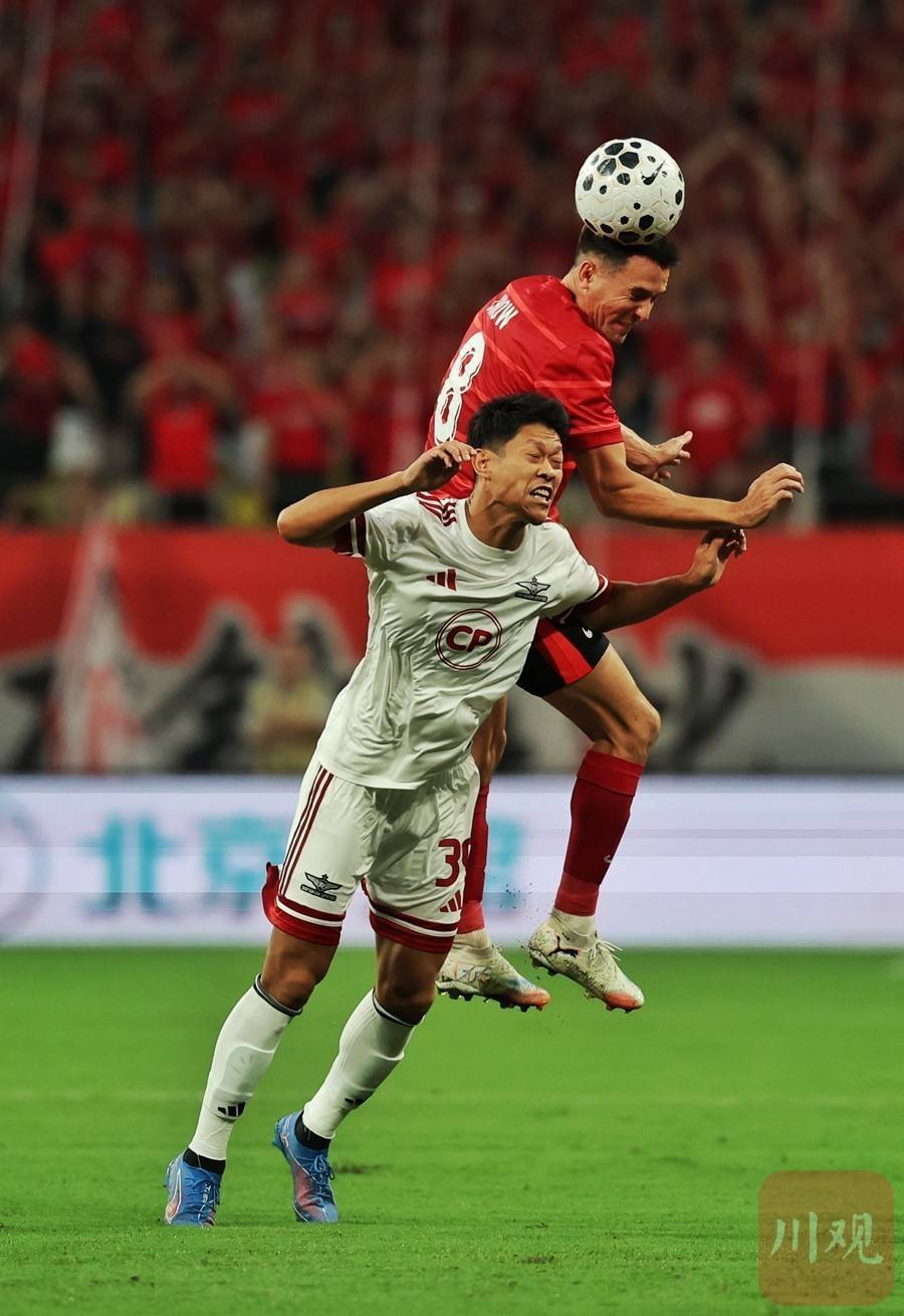 成都蓉城迎英超关键赛，关键时刻再遭质疑，质疑声仍在，轮换策略成焦点的简单介绍